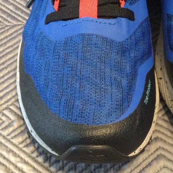 New Balance size 6 black and blue sneakers for men - Picture 3 of 7